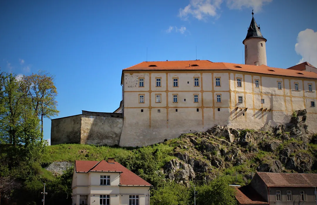 Penzion a restaurace U ŘEKY-1